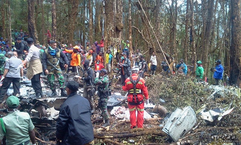 由于天气印尼暂停空难遇难者遗体运离工作