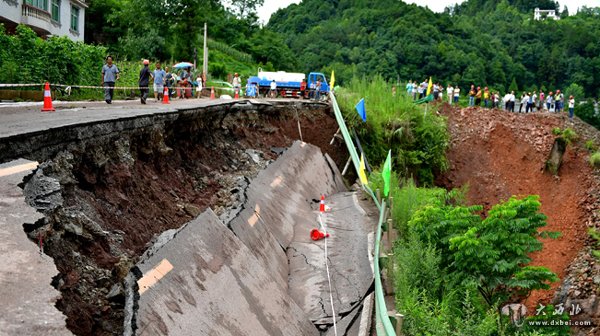 209国道湖北宣恩段发生地质滑坡