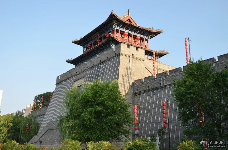 位于青海省西宁市凤凰山麓的南禅寺