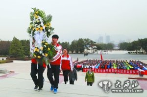 兰州迎来清明前最后一个祭扫高峰