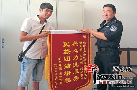 孕妇车上产子 警车开道送医 打双闪、闯红灯…… 医生：再晚10分钟就危险了