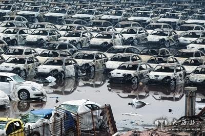 天津雨后路面现白色泡沫 环保局称检测正常