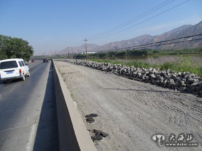 西大门公路维修改造进展缓慢